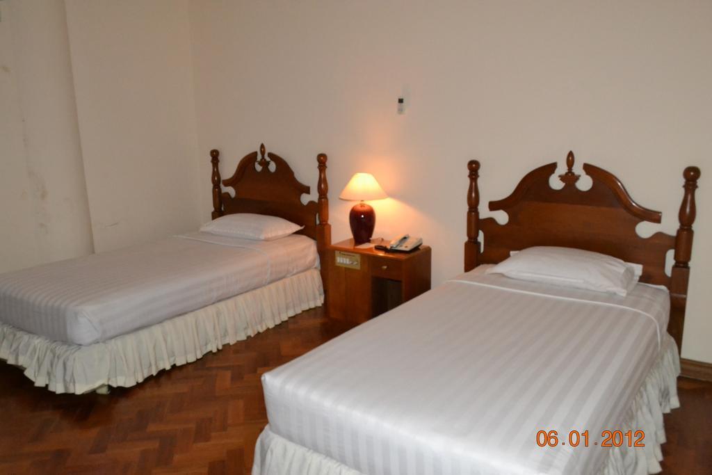 ยูซานา การ์เดน โฮเต็ล Hotel ย่างกุ้ง ภายนอก รูปภาพ